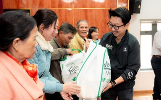 Trao hơn 7.500 phần quà hỗ trợ người dân miền Trung đón Tết