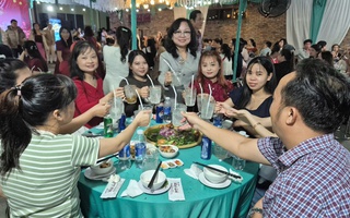 Công nhân vui Tết sớm