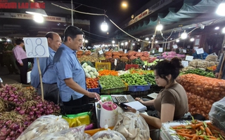 CLIP: Nửa đêm ở 3 chợ đầu mối lớn nhất TPHCM trước Tết