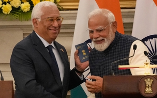 Thời thế thôi thúc thỏa hiệp