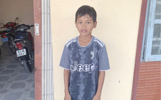 Bé trai ở Cà Mau đi lạc đến Cần Thơ, công an kêu gọi tìm người thân