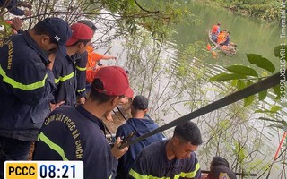 Đà Nẵng: Lật thuyền đang chở 7 người trên sông Nước Xa