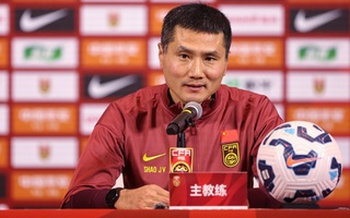 HLV tuyển Trung Quốc để lộ cuộc hội thoại với vợ khi đang họp