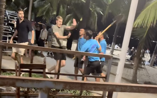 Cầm xẻng dọa du khách nước ngoài, nhân viên quán bar ở Nha Trang bị xử lý