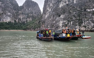 Đột kích "sới bạc" trên biển Vịnh Hạ Long, tạm giữ 30 người