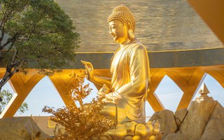 “Giải mã” sắc vàng của Tôn tượng Đức Phật Câu Na Hàm Mâu Ni trên núi Bà Đen