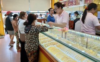 Giá vàng hôm nay 5-1: Giá vàng thế giới tăng vọt