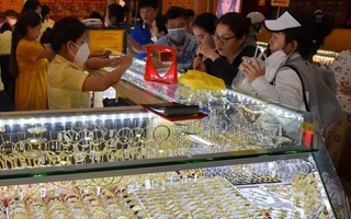 Giá vàng hôm nay 6-1: Tiếp tục tăng mạnh