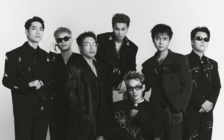 Cú bắt tay đầu năm gây chấn động làng nhạc Việt