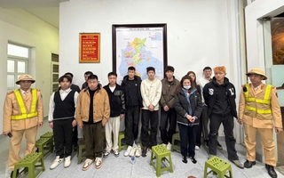 Phát hiện ô tô chở 12 người nước ngoài nhập cảnh trái phép vào Việt Nam