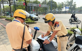 Sẽ bị camera ghi hình nếu xe máy đi vào làn xe đạp trên đại lộ Mai Chí Thọ