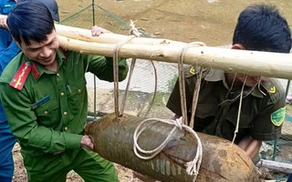 Phát hiện rocket, đạn cối giữa rẫy keo, ruộng lúa ở Quảng Ngãi