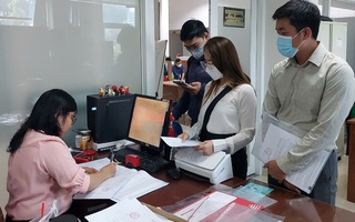 Đừng để "chiếc áo" lương công chức quá chật