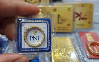 Cuối ngày 7-1, giá vàng giảm trở lại, PNJ tung chính sách thu mua mới