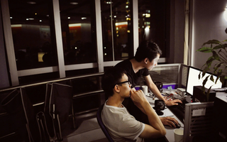 Hệ lụy kép "ngủ ngày, cày đêm"