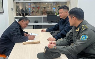 Lạc ở phố cổ Hà Nội, du khách Philippines lên sân bay Nội Bài nhờ giúp đỡ