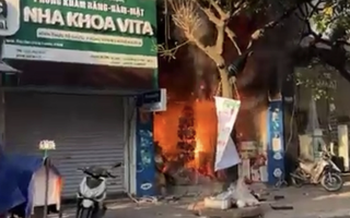 Cháy nhà 7 tầng, chủ nhà hoảng sợ nhảy từ trên cao xuống