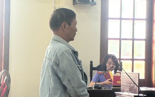 Dọn chuồng gà, vợ phát hiện ảnh "nóng" người tình của chồng