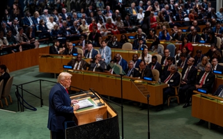 Hợp tác toàn cầu gặp thử thách