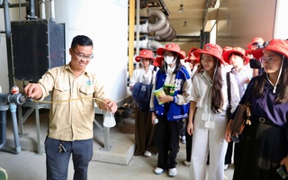 Gần 100 tân thủ khoa tham quan công nghệ xử lý chất thải tại VWS