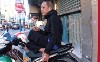 Người dân TPHCM co ro trong cái lạnh 17 độ C hiếm thấy