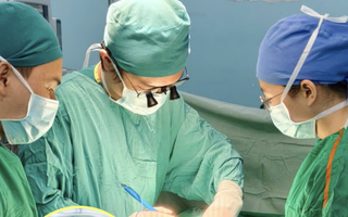 Bác sĩ cảnh báo nguy cơ từ hạt đồ chơi gây tắc ruột ở trẻ em