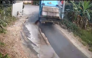 Vụ xe chở rác xả nước thải trên đường gây mùi hôi thối: Địa phương lên tiếng