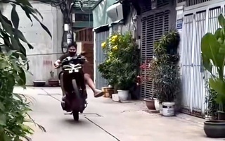 Liên tục đăng clip bốc đầu xe máy quảng cáo cho tiệm sửa xe