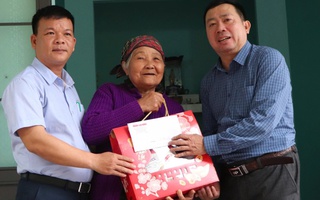 "Trái tim miền Trung" tiếp thêm hơi ấm cho người dân vùng lũ Hà Nha những ngày giáp Tết