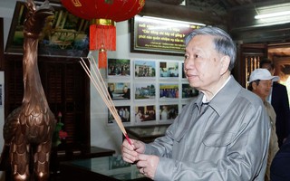 Tổng Bí thư Tô Lâm dâng hương tưởng niệm các đồng chí lãnh đạo tiền bối