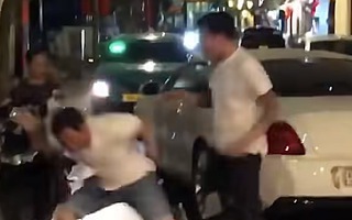 Xác minh nhóm người rượt đuổi, đánh nhau tại giao lộ ở TPHCM