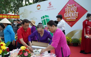 Người dân ba miền đón Tết sớm qua chiến dịch của Sabeco