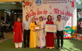 Clip: Trao quà Tết cho học sinh Trường Giáo dục Chuyên biệt Thảo Điền