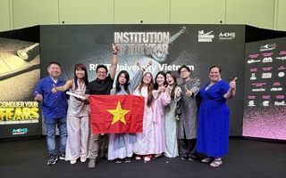 Lấy cảm hứng từ ông Địa, sinh viên Việt Nam nhận "mưa" giải thưởng ở Singapore