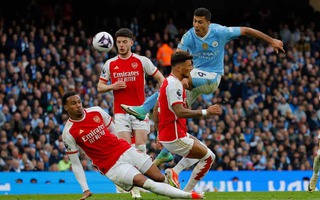 "Vũ khí bí mật" giúp Arsenal xếp cửa trên Man City khi đua vô địch