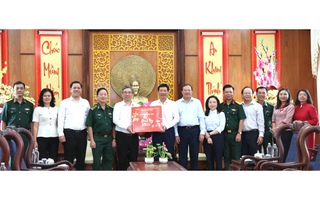 TPHCM chúc Tết, trao hơn 2 tỉ đồng chăm lo an sinh tại tỉnh Tây Ninh