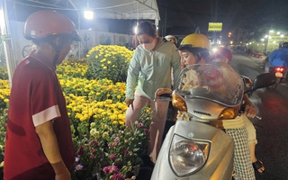 Hoa Tết giá rẻ 50.000 - 100.000 đồng/chậu cháy hàng