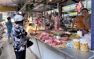 Giá thịt heo Tết ở chợ lẻ biến động mạnh