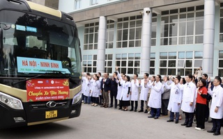 Bệnh nhân ăn tất niên cùng bác sĩ trước giờ về quê đón Tết