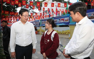 Công nhân xúc động khi lãnh đạo Thành ủy, LĐLĐ TPHCM tiễn về quê đón Tết