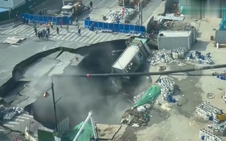 "Hố tử thần" khổng lồ bất ngờ xuất hiện tại Thượng Hải