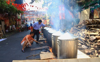 Hơi thở Tết trong hẻm nhỏ tại TPHCM 