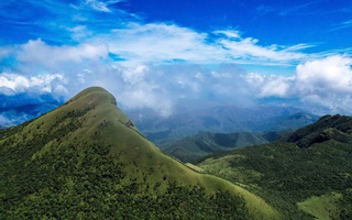 Du xuân trên "nóc nhà Quảng Trị" giữa mây Trường Sơn