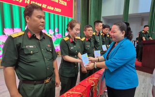 Ấm áp "Tết Công đoàn - Nghĩa tình hậu phương quân đội"