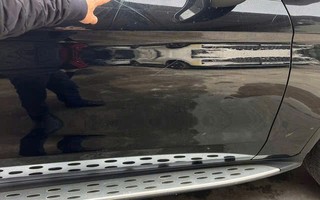 Thông tin mới vụ xe Mercedes bị cào xước, bẻ gương, đập kính khi đỗ trước trung tâm tiếng Anh