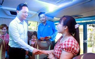 Xúc động chuyến tàu, xe xuân "0 đồng" chở công nhân Đồng Nai về quê ăn Tết