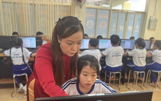 Nhà giáo dục số cùng học sinh tiếp cận công nghệ thế giới