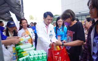 Tết ấm cho bệnh nhân khó khăn ở TPHCM