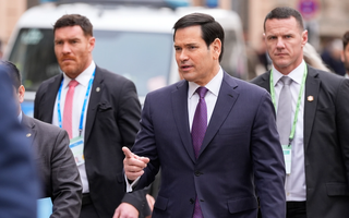 Mỹ bất ngờ ôn hòa, châu Âu không quên cảnh giác