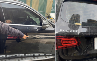 Thông tin mới vụ xe Mercedes bị cào xước, bẻ gương, đập kính khi đỗ trước trung tâm tiếng Anh